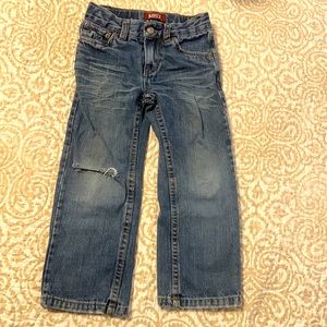 Levi Jeans with distressed knee — 4T